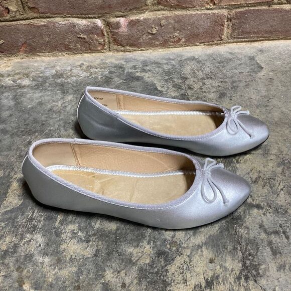 Mari A. Silver Beatriz Ballerina Flats Size 7 - Picture 3 of 9
